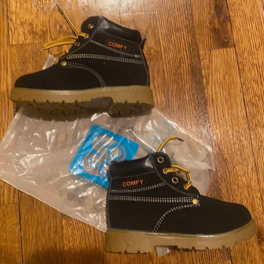 Comfy boys boots new never worn